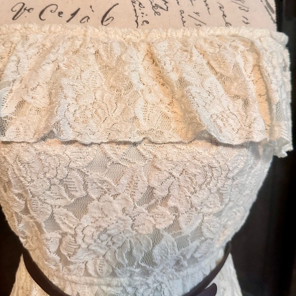 Speechless Sand off-shoulder belted thick lace midi dress size S. - Picture 4 of 7